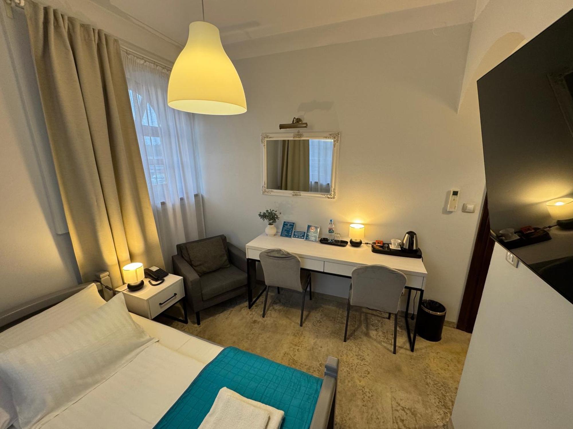Hotel Staropolska Томашув-Лубелскі Екстер'єр фото
